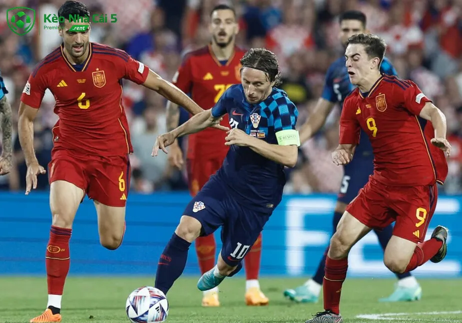 Croatia tìm phương án phá thế áp đảo của Tây Ban Nha